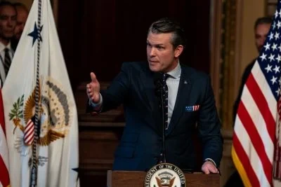 Гегсету нагадали слова Трампа про те, що в України "немає карт": що він відповів