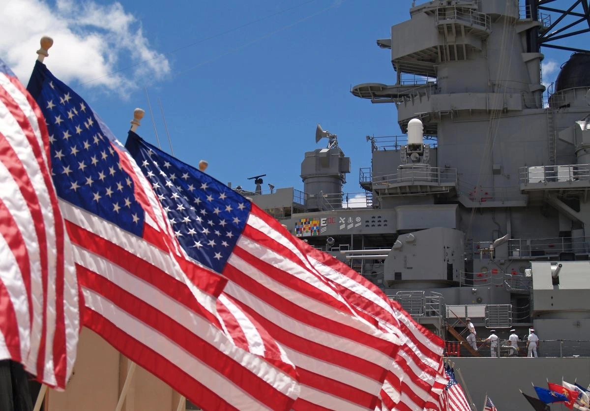 Військові кораблі США вперше з початку війни перетнули Ормузьку протоку, - Axios