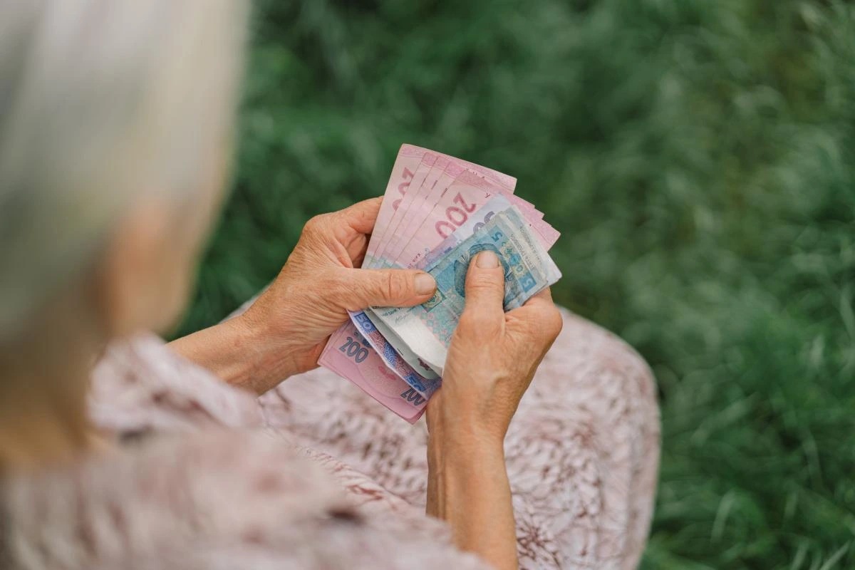 Пенсії у квітні зросли: скільки отримують пенсіонери в Україні
